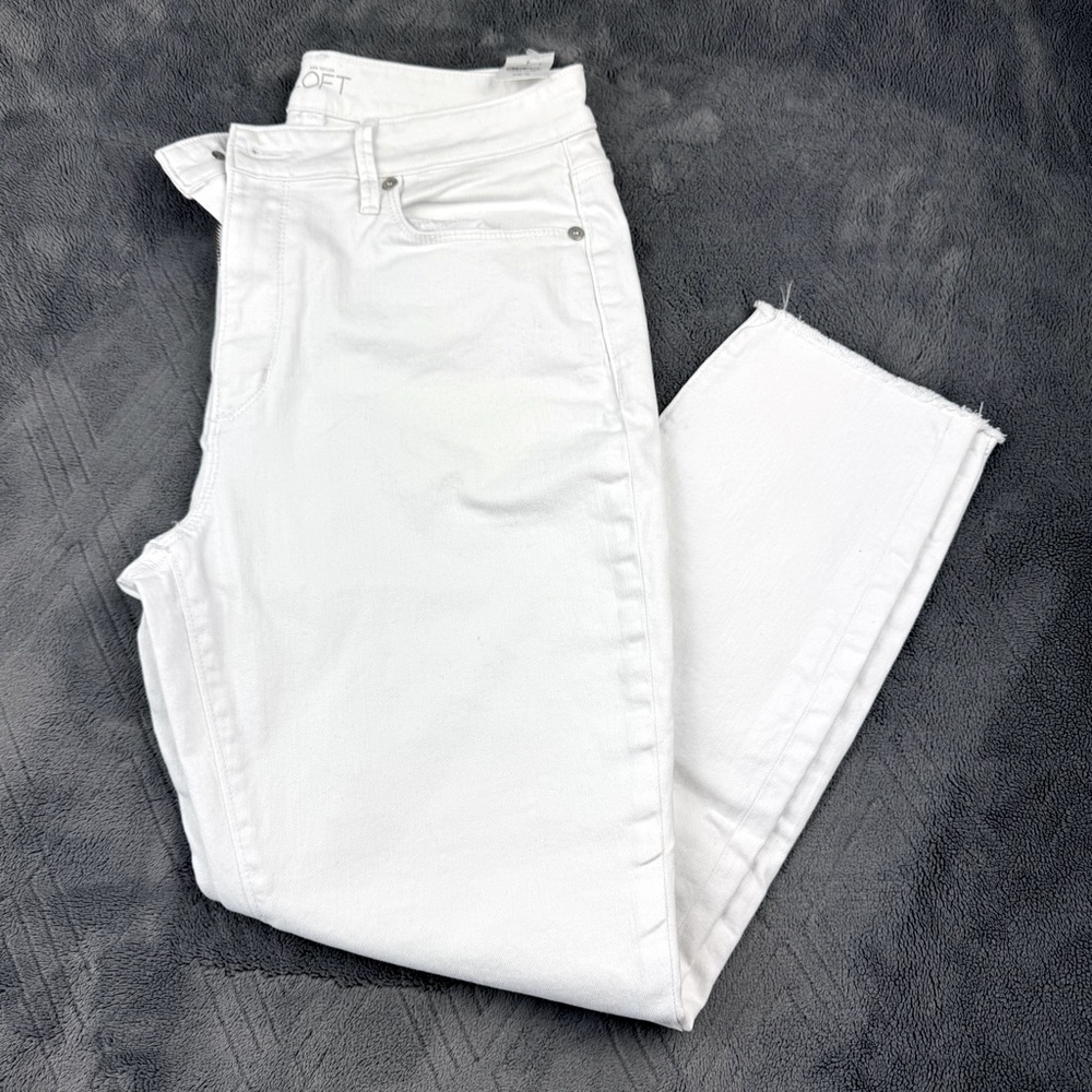 NWT Ann Taylor Loft Frayed High Rise Curvy Skinny Ankle Jeans White. Size 28/6.